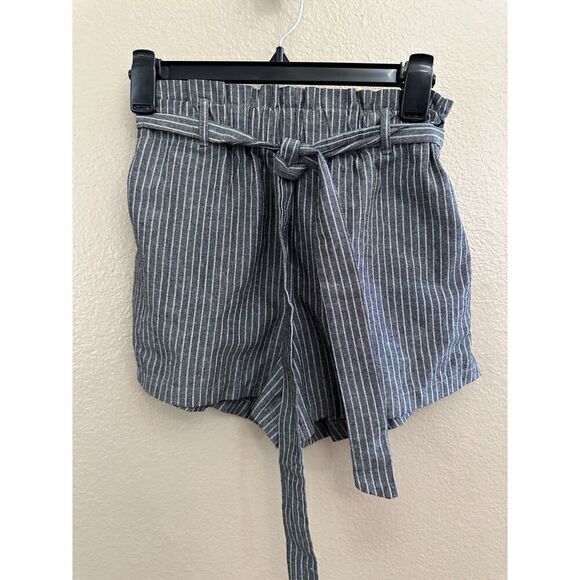 Hesperus Gray and White Shorts - Picture 7 of 7